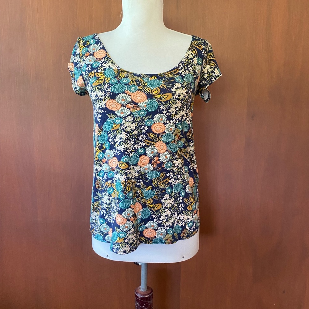 Salaam shirt sleeve floral top